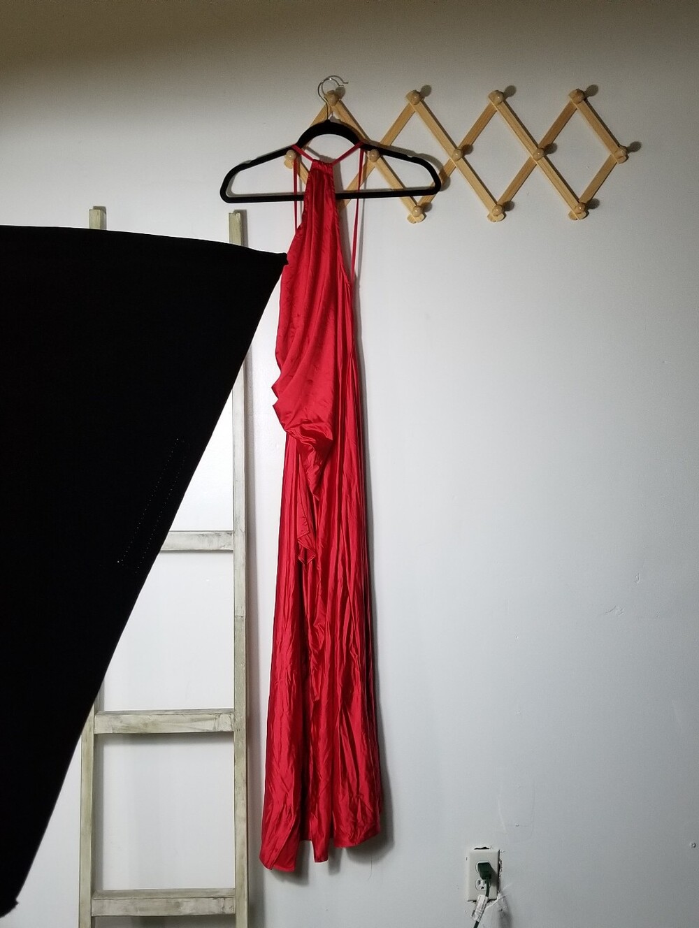 RED WOMEN'S HALTER MAXI DRESS SIZE SMALL